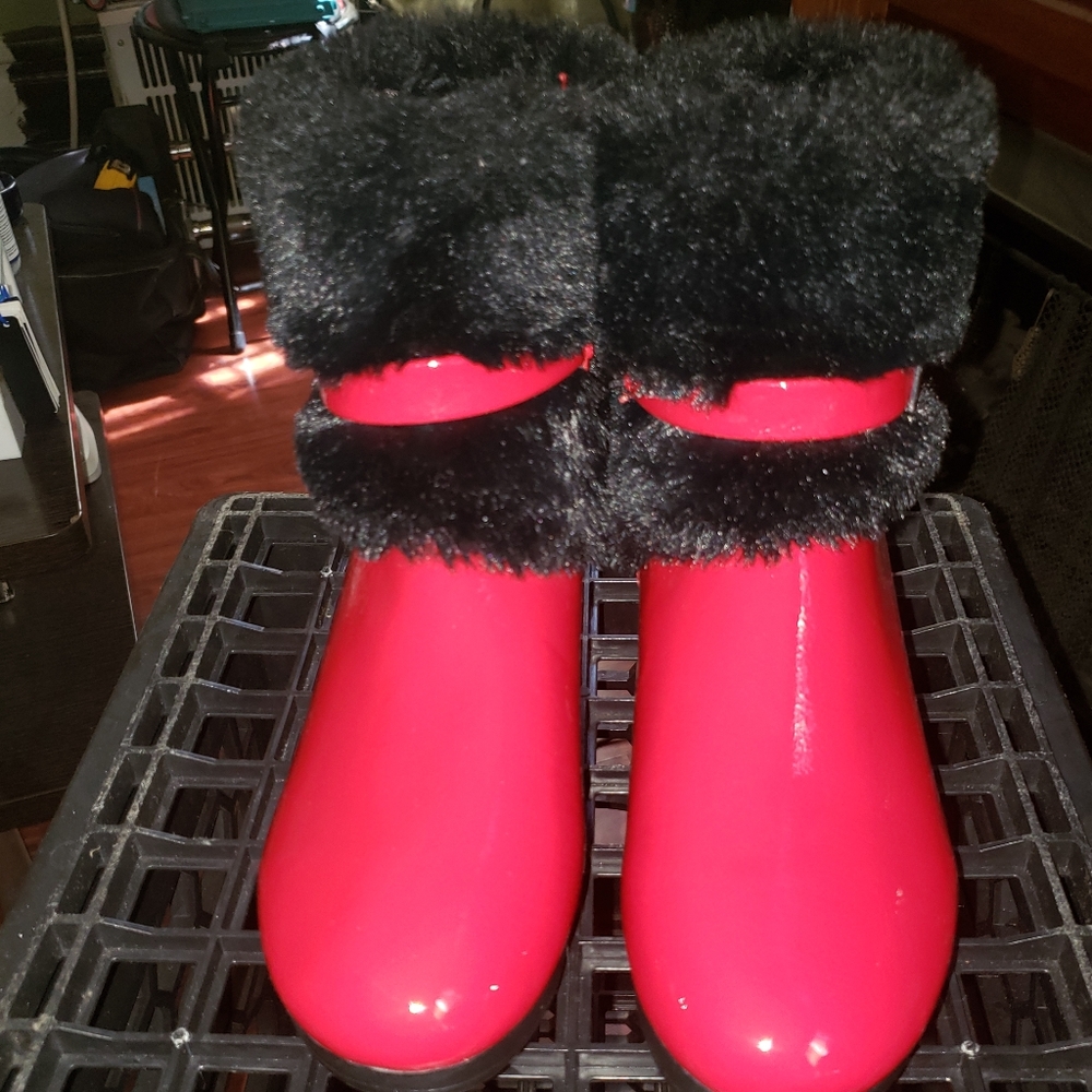 WOMENS DKNY PLAID FUR RED BOOTS  WITH AIR SOLO SIZE 8M